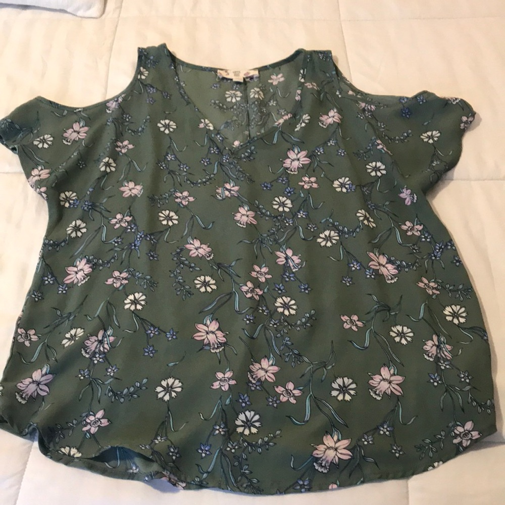 Short sleeve, cold-shoulder, floral print top